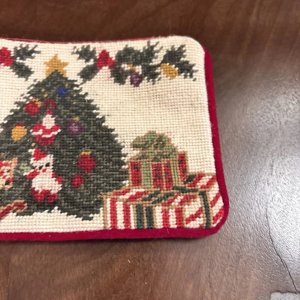 Vintage Christmas Needlepoint Zipper Pouch Santa‎ Tree Gifts Wool 7x4.5